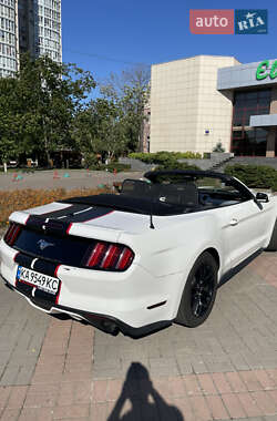 Кабриолет Ford Mustang 2015 в 