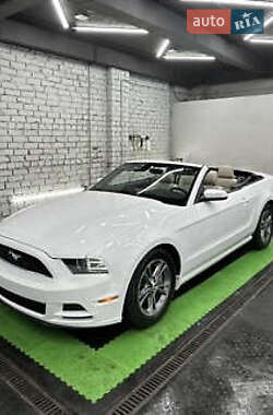 Кабриолет Ford Mustang 2014 в 