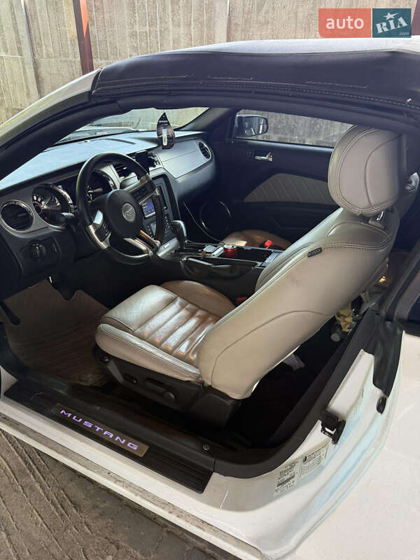 Кабріолет Ford Mustang 2014 в Харкові фото 9 Кабріолет Ford Mustang 2014 в Харкові