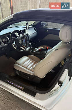 Кабриолет Ford Mustang 2014 в 