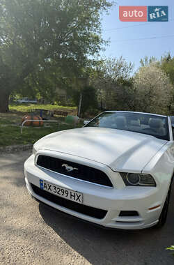 Кабриолет Ford Mustang 2014 в 