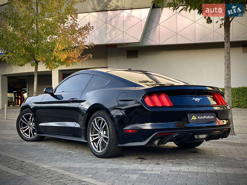 Купе Ford Mustang 2016 в Києві