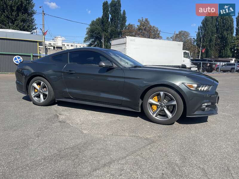 Купе Ford Mustang 2015 в Киеве