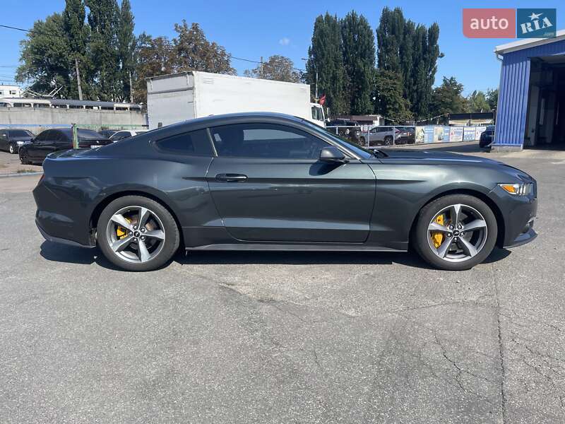 Купе Ford Mustang 2015 в Киеве
