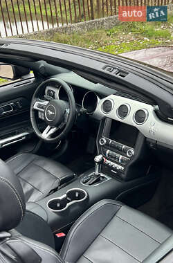 Кабриолет Ford Mustang 2016 в 