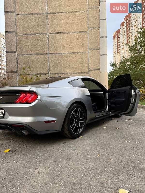 Купе Ford Mustang 2019 в Киеве фото 40 Купе Ford Mustang 2019 в Киеве