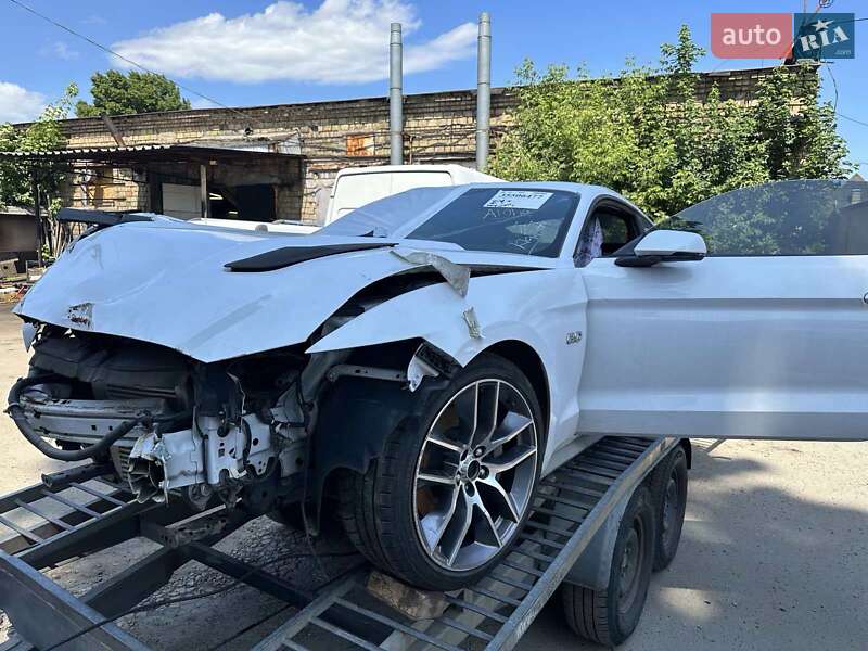 Купе Ford Mustang 2016 в Киеве