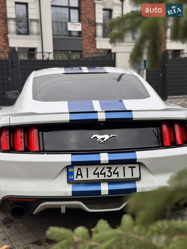 Купе Ford Mustang 2015 в Києві фото 5 Купе Ford Mustang 2015 в Києві