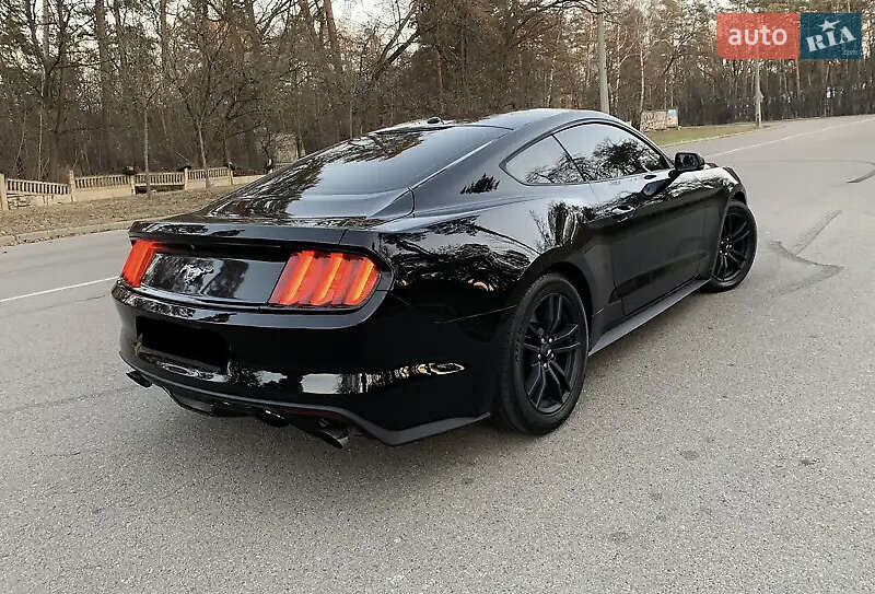 Купе Ford Mustang 2015 в Києві