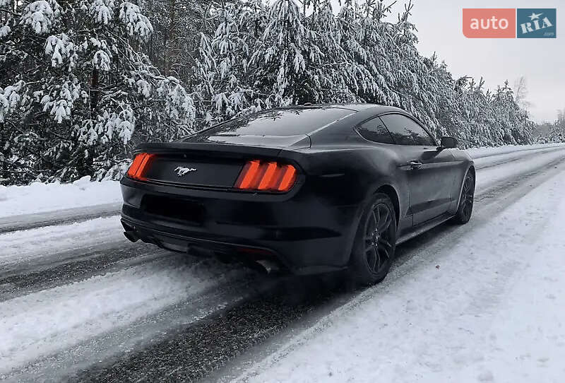 Купе Ford Mustang 2015 в Києві