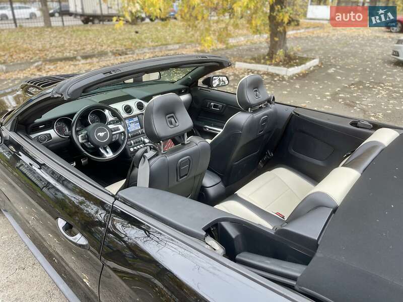 Кабриолет Ford Mustang 2019 в Киеве