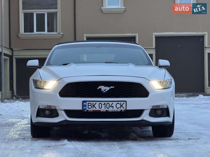 Кабриолет Ford Mustang 2015 в Киеве