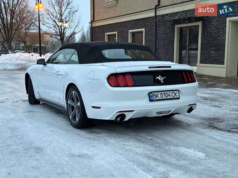 Кабриолет Ford Mustang 2015 в Киеве