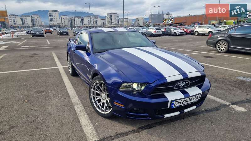 Купе Ford Mustang 2012 в Измаиле