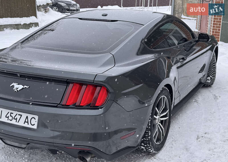 Купе Ford Mustang 2015 в Хотине