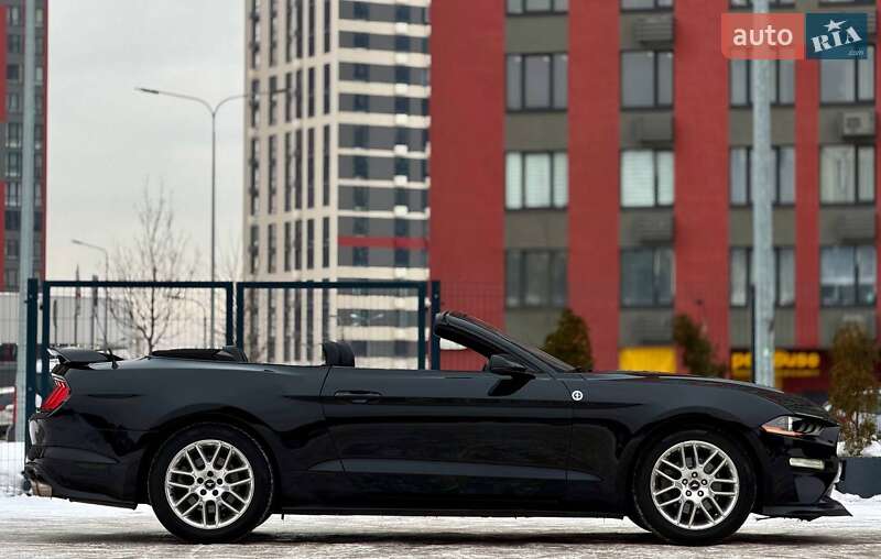 Кабриолет Ford Mustang 2015 в Киеве