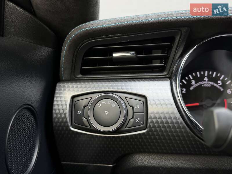 Купе Ford Mustang 2014 в Киеве фото 20 Купе Ford Mustang 2014 в Киеве
