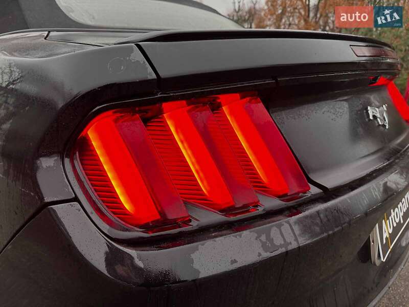 Кабриолет Ford Mustang 2016 в Киеве