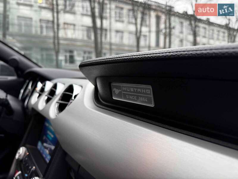 Кабриолет Ford Mustang 2016 в Киеве