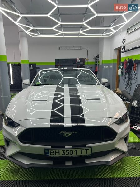 Кабриолет Ford Mustang 2018 в Львове