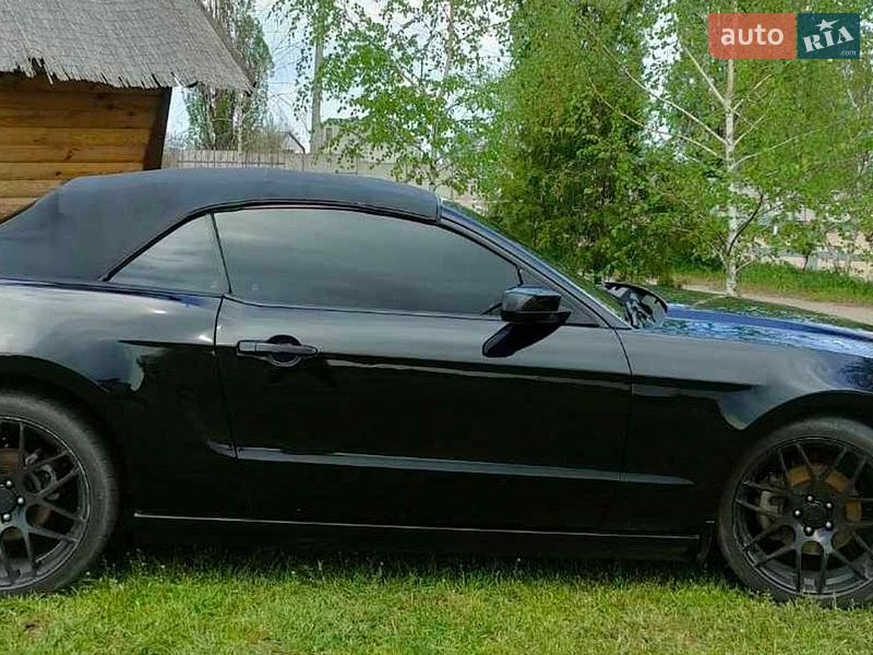 Кабриолет Ford Mustang 2014 в Львове