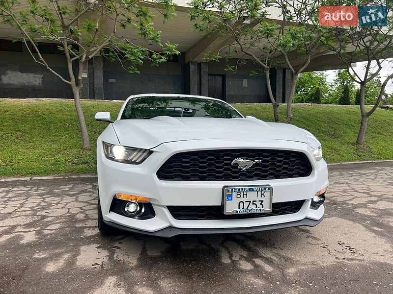 Купе Ford Mustang 2015 в Сумах