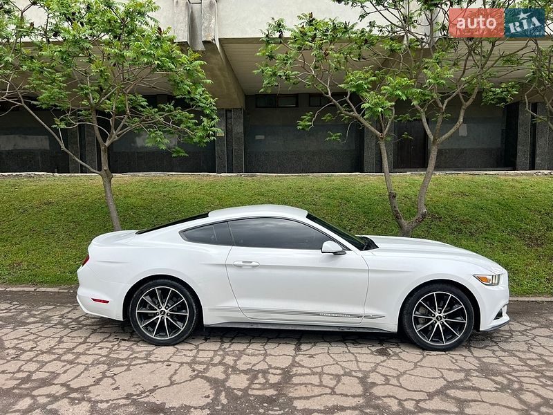 Купе Ford Mustang 2015 в Сумах