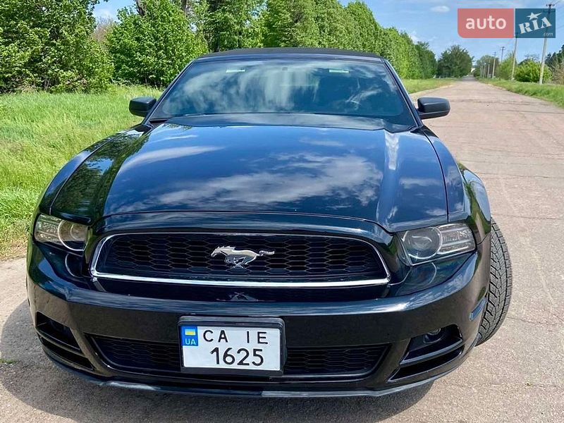 Кабріолет Ford Mustang 2012 в Смілі
