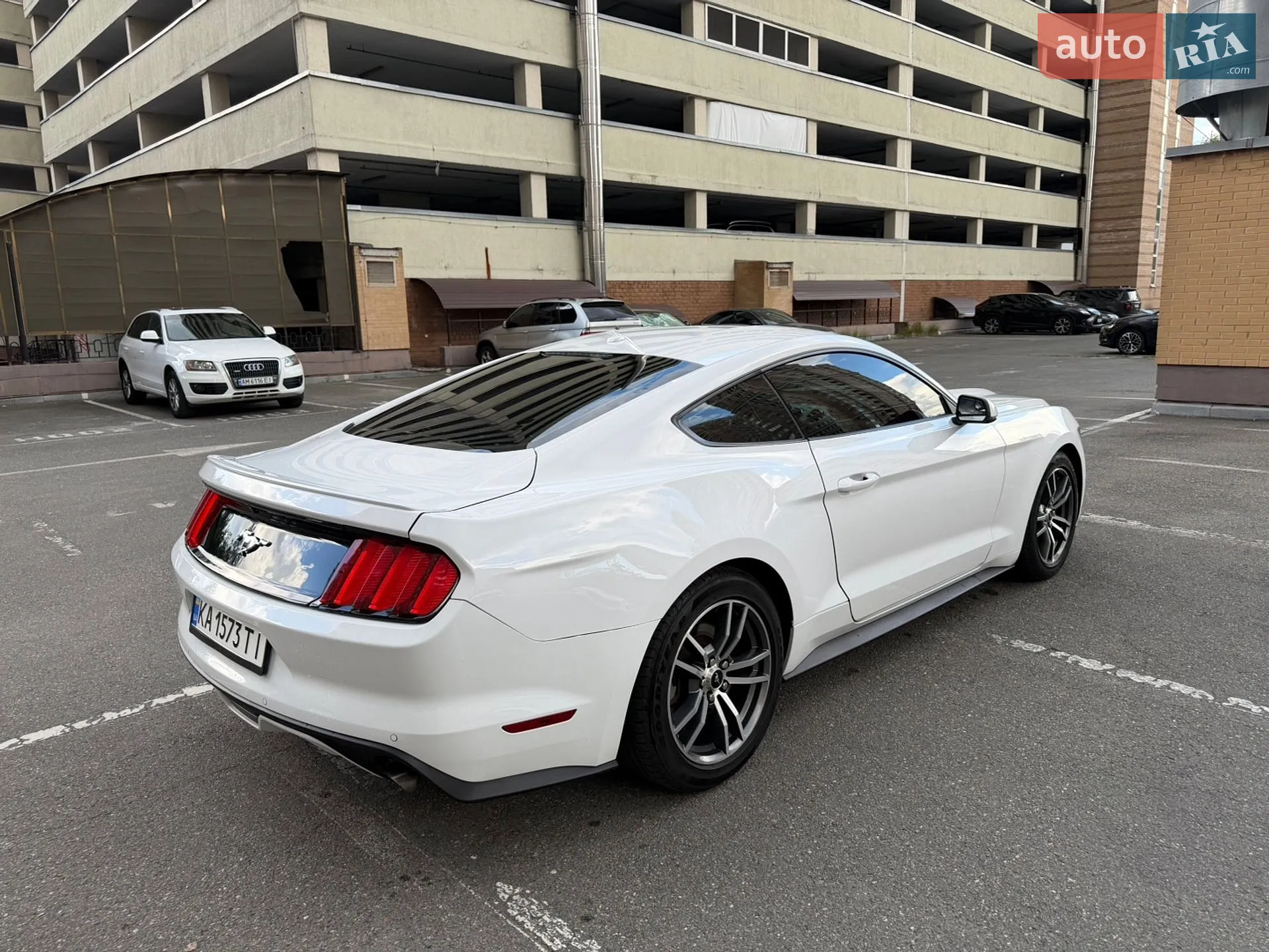 Ford Mustang 2017 VIN 1FA6P8TH2H5309138 фото оголошення 4 з 10