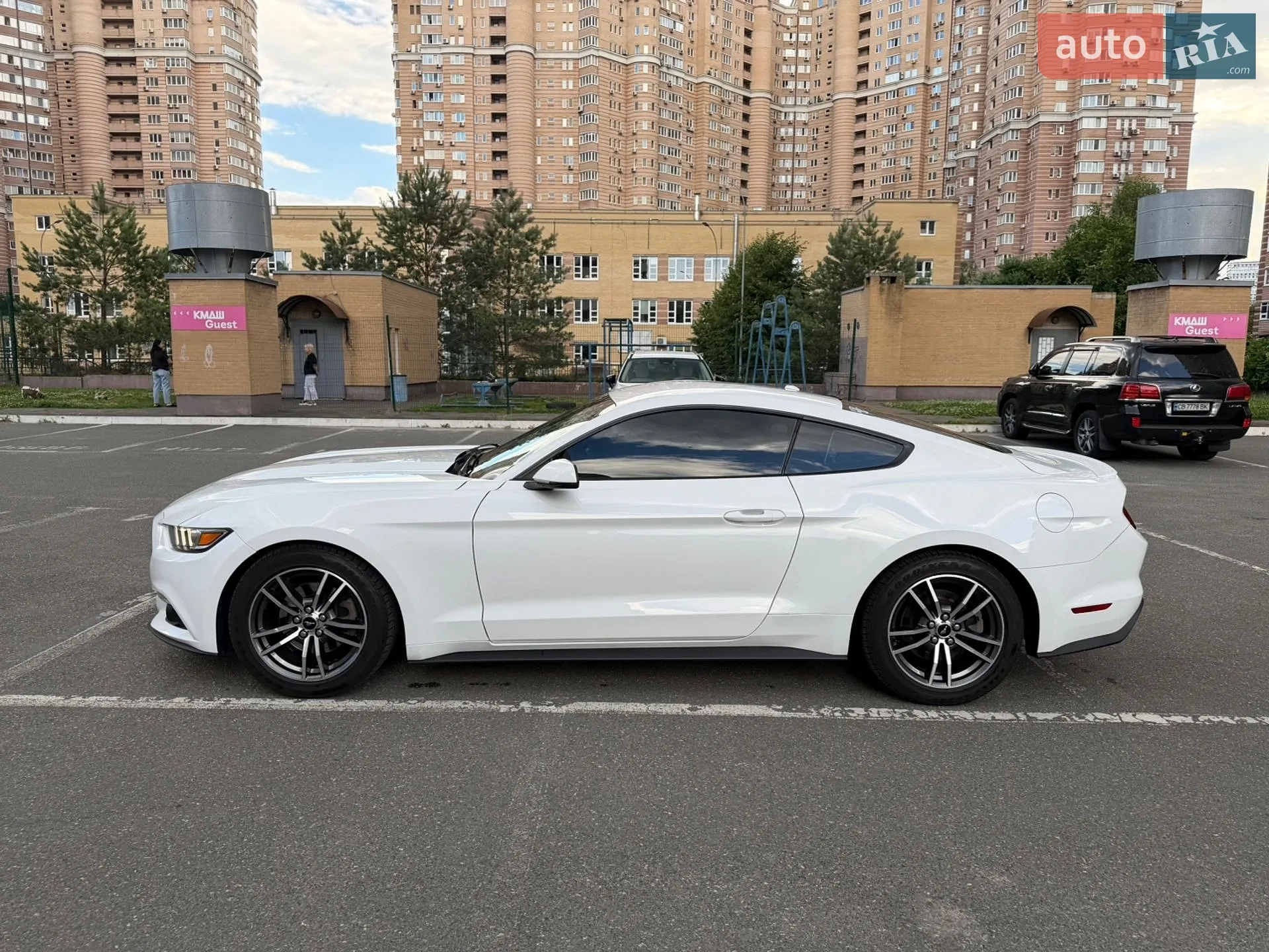 Ford Mustang 2017 VIN 1FA6P8TH2H5309138 фото оголошення 3 з 10