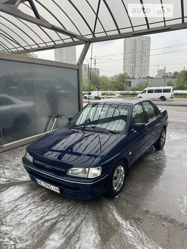 Седан Ford Orion 1992 в Днепре