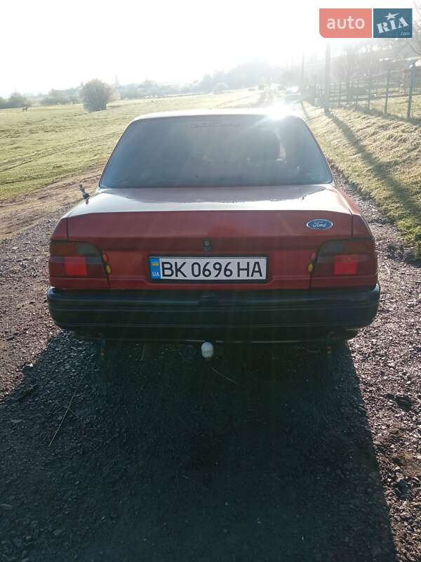 Седан Ford Orion 1992 в Ровно