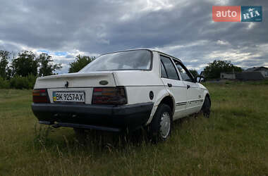 Седан Ford Orion 1987 в 