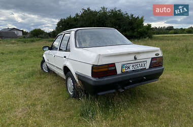 Седан Ford Orion 1987 в Остроге