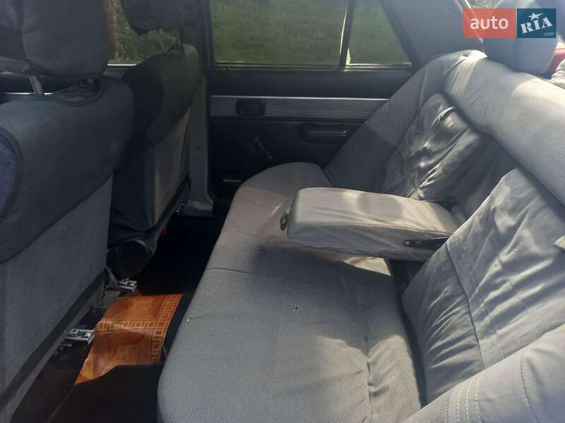 Седан Ford Orion 1985 в Бережанах