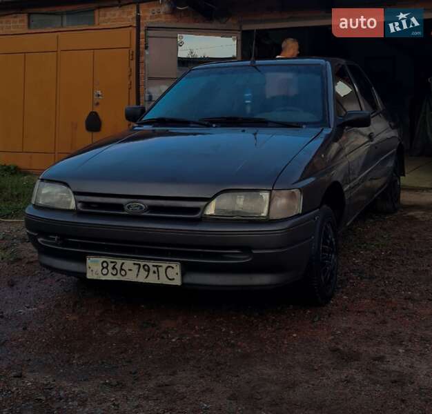 Седан Ford Orion 1991 в Сокале