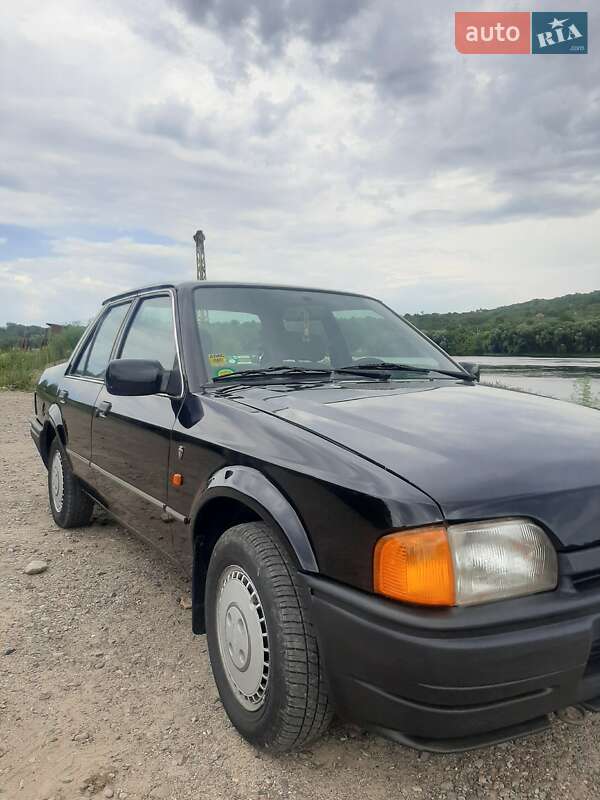 Седан Ford Orion 1990 в Ямполе
