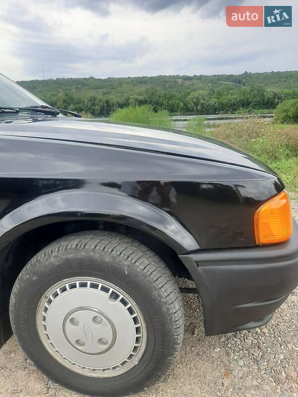 Седан Ford Orion 1990 в Ямполе