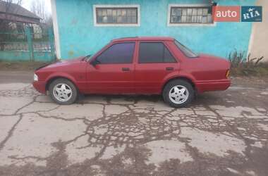 Седан Ford Orion 1989 в Хотине