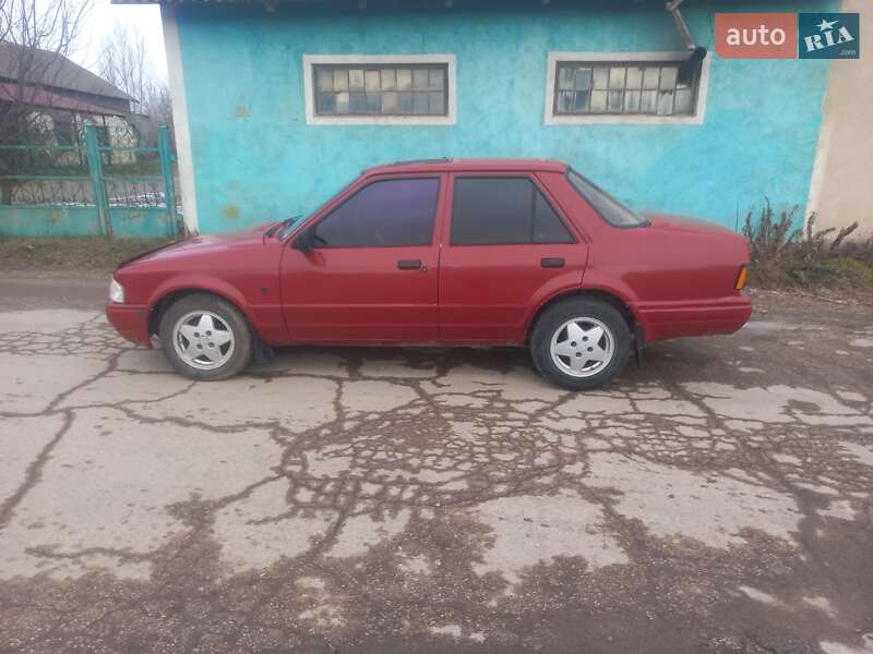 Седан Ford Orion 1989 в Хотині