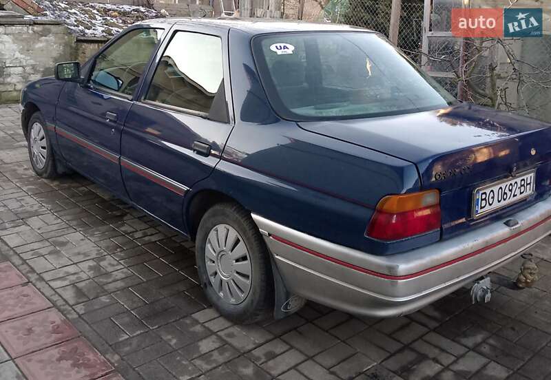 Седан Ford Orion 1990 в Лановцах