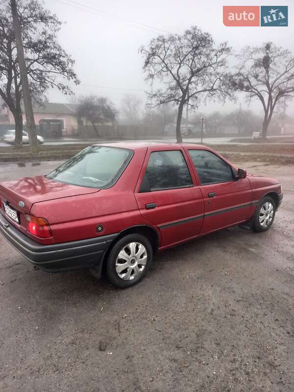 Седан Ford Orion 1992 в Полтаве