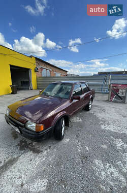Седан Ford Orion 1989 в Бродах