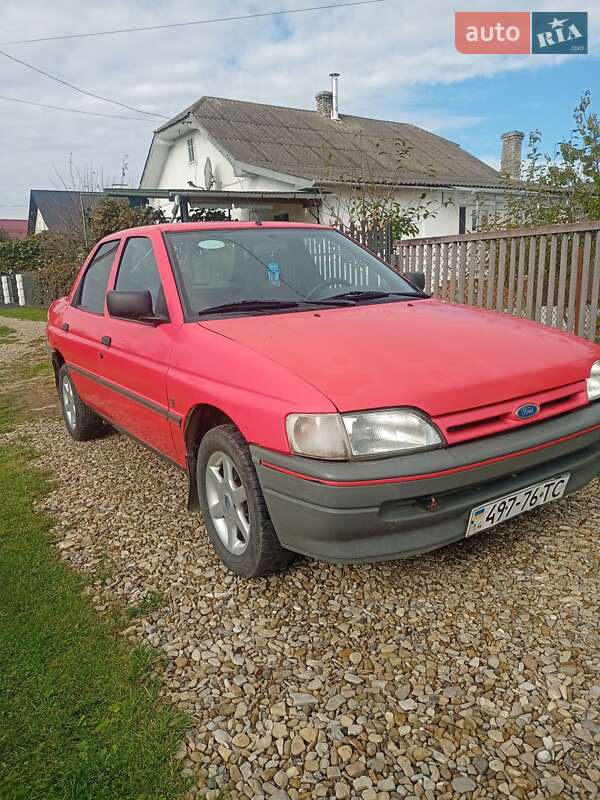 Седан Ford Orion 1993 в Самборе