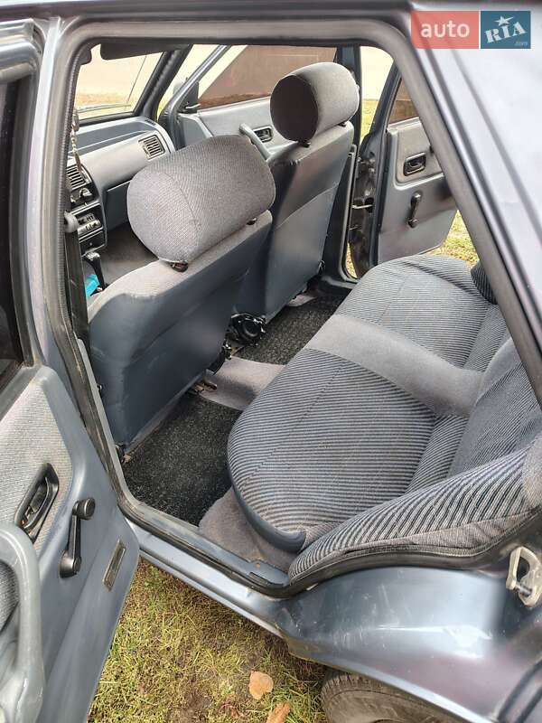 Седан Ford Orion 1988 в Сумах