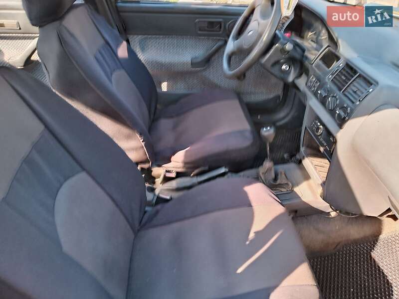 Седан Ford Orion 1991 в Рокитному фото 4 Седан Ford Orion 1991 в Рокитному