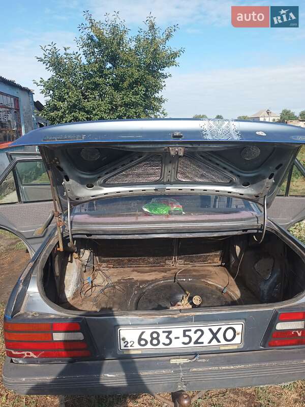 Седан Ford Orion 1989 в Новому Бузі