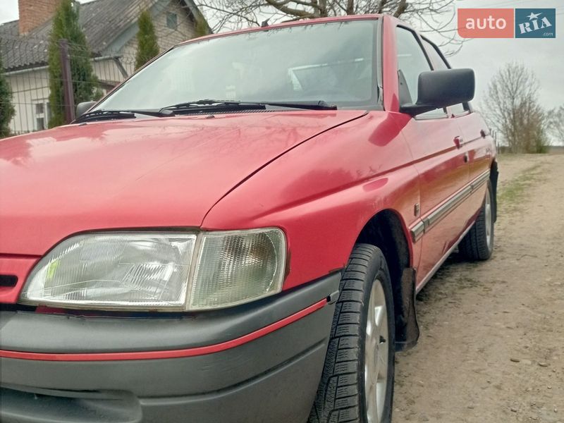 Седан Ford Orion 1993 в Самборі