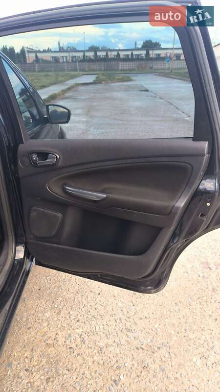 Минивэн Ford S-Max 2009 в Вараше
