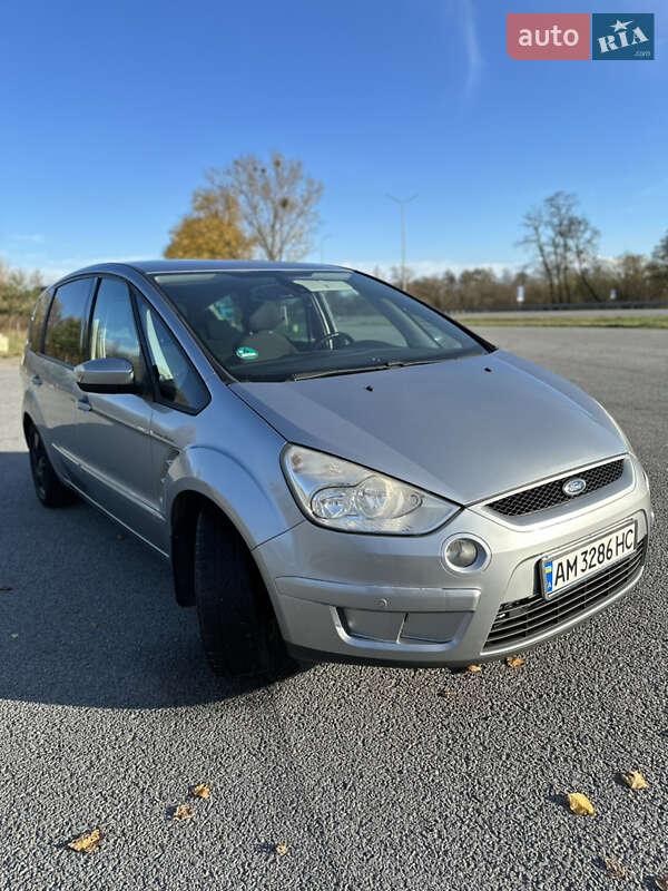 Минивэн Ford S-Max 2006 в 